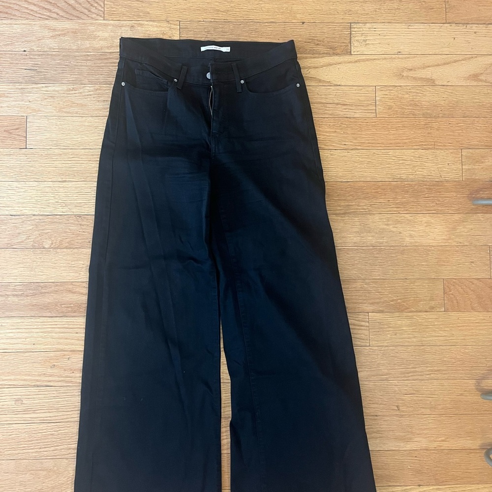 Levi’s shaping wide leg Jean